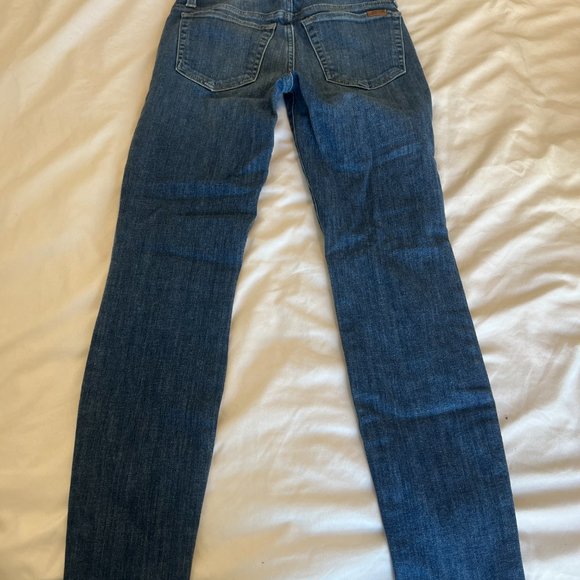 Joe's Jeans || The Icon Mid Rise Skinny Ankle - Picture 4 of 4